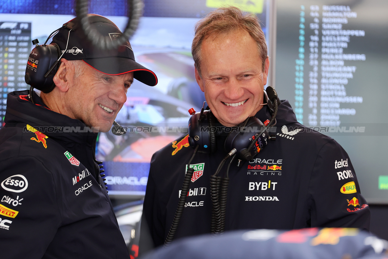 GP GRAN BRETAGNA, (L to R): Adrian Newey (GBR) Red Bull Racing Chief Technical Officer with Paul Monaghan (GBR) Red Bull Racing Chief Engineer.

06.07.2024. Formula 1 World Championship, Rd 12, British Grand Prix, Silverstone, England, Qualifiche Day.

 - www.xpbimages.com, EMail: requests@xpbimages.com © Copyright: Davenport / XPB Images