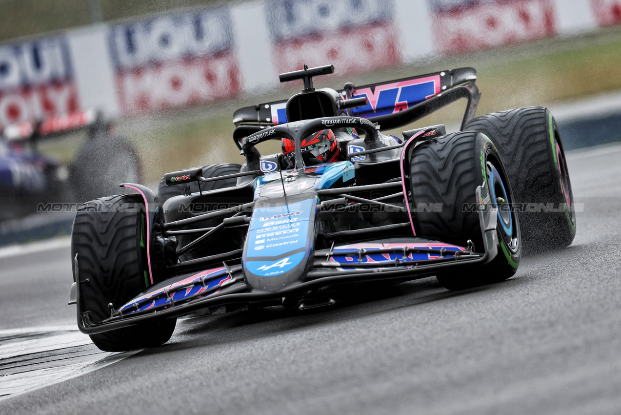 GP GRAN BRETAGNA, Esteban Ocon (FRA) Alpine F1 Team A524.

06.07.2024. Formula 1 World Championship, Rd 12, British Grand Prix, Silverstone, England, Qualifiche Day.

- www.xpbimages.com, EMail: requests@xpbimages.com © Copyright: Rew / XPB Images