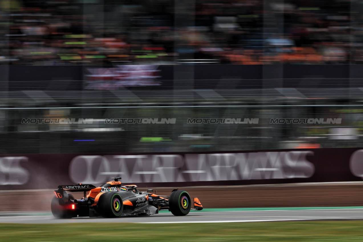 GP GRAN BRETAGNA, Oscar Piastri (AUS) McLaren MCL38.

06.07.2024. Formula 1 World Championship, Rd 12, British Grand Prix, Silverstone, England, Qualifiche Day.

- www.xpbimages.com, EMail: requests@xpbimages.com © Copyright: Rew / XPB Images