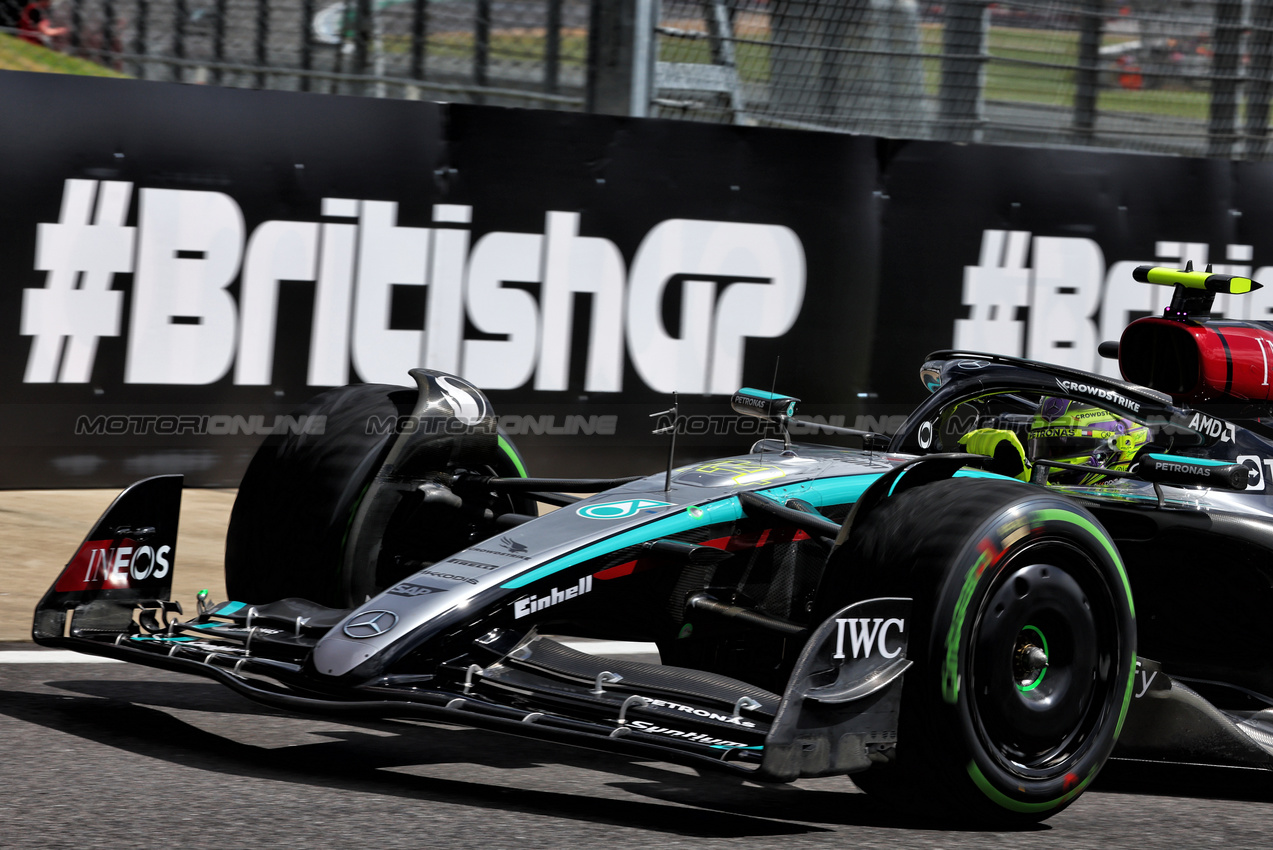 GP GRAN BRETAGNA, Lewis Hamilton (GBR) Mercedes AMG F1 W15.

06.07.2024. Formula 1 World Championship, Rd 12, British Grand Prix, Silverstone, England, Qualifiche Day.

- www.xpbimages.com, EMail: requests@xpbimages.com © Copyright: Batchelor / XPB Images