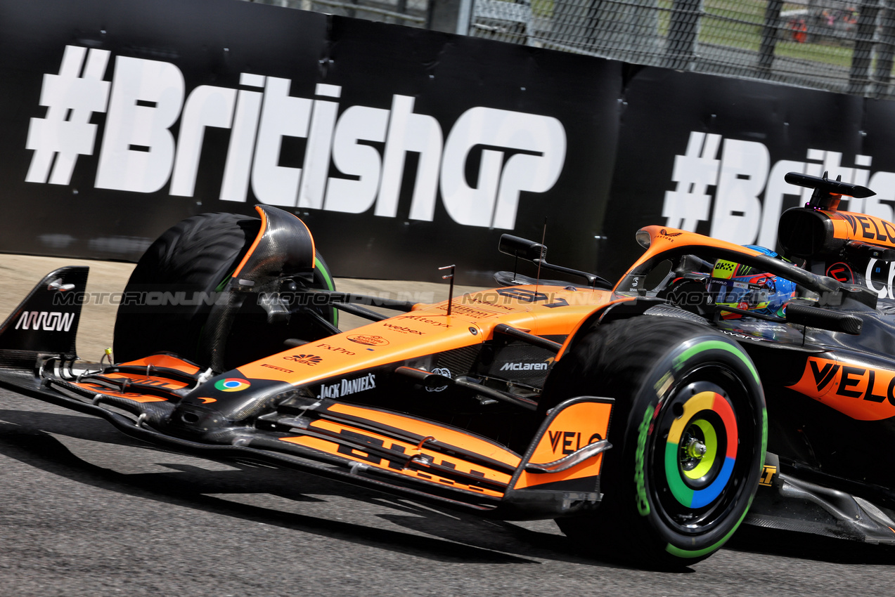 GP GRAN BRETAGNA, Oscar Piastri (AUS) McLaren MCL38.

06.07.2024. Formula 1 World Championship, Rd 12, British Grand Prix, Silverstone, England, Qualifiche Day.

- www.xpbimages.com, EMail: requests@xpbimages.com © Copyright: Batchelor / XPB Images