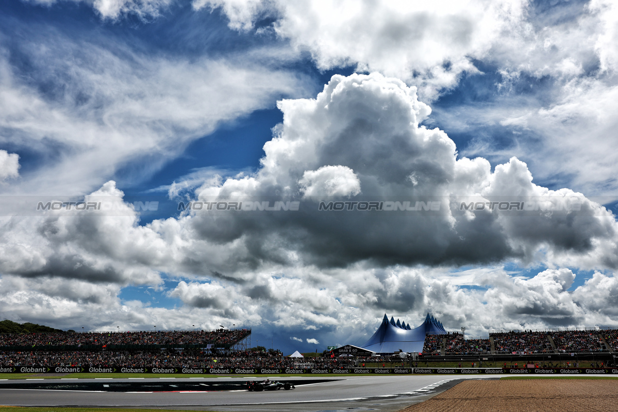 GP GRAN BRETAGNA, Lewis Hamilton (GBR) Mercedes AMG F1 W15.

06.07.2024. Formula 1 World Championship, Rd 12, British Grand Prix, Silverstone, England, Qualifiche Day.

- www.xpbimages.com, EMail: requests@xpbimages.com © Copyright: Charniaux / XPB Images