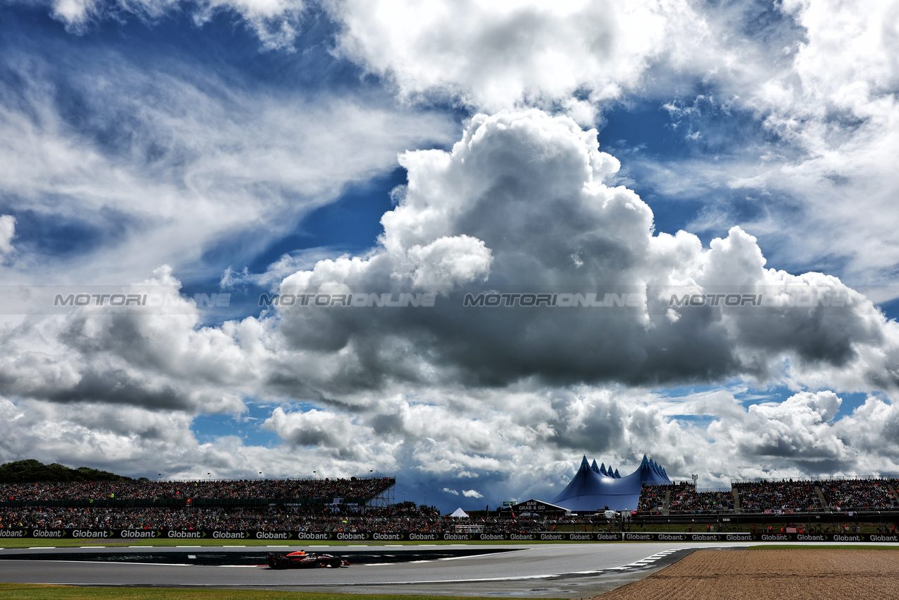 GP GRAN BRETAGNA, Max Verstappen (NLD) Red Bull Racing RB20.

06.07.2024. Formula 1 World Championship, Rd 12, British Grand Prix, Silverstone, England, Qualifiche Day.

- www.xpbimages.com, EMail: requests@xpbimages.com © Copyright: Charniaux / XPB Images