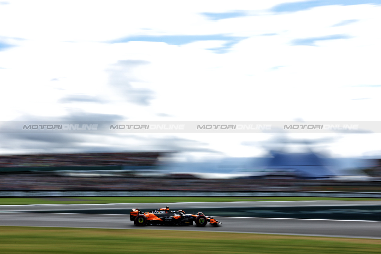 GP GRAN BRETAGNA, Oscar Piastri (AUS) McLaren MCL38.

06.07.2024. Formula 1 World Championship, Rd 12, British Grand Prix, Silverstone, England, Qualifiche Day.

- www.xpbimages.com, EMail: requests@xpbimages.com © Copyright: Charniaux / XPB Images