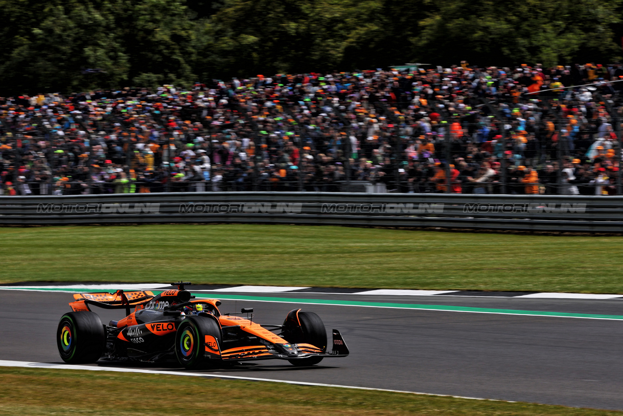 GP GRAN BRETAGNA, Oscar Piastri (AUS) McLaren MCL38.

06.07.2024. Formula 1 World Championship, Rd 12, British Grand Prix, Silverstone, England, Qualifiche Day.

- www.xpbimages.com, EMail: requests@xpbimages.com © Copyright: Charniaux / XPB Images