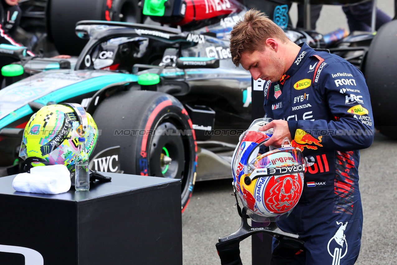 GP GRAN BRETAGNA, Max Verstappen (NLD) Red Bull Racing in qualifying parc ferme.

06.07.2024. Formula 1 World Championship, Rd 12, British Grand Prix, Silverstone, England, Qualifiche Day.

- www.xpbimages.com, EMail: requests@xpbimages.com © Copyright: Batchelor / XPB Images