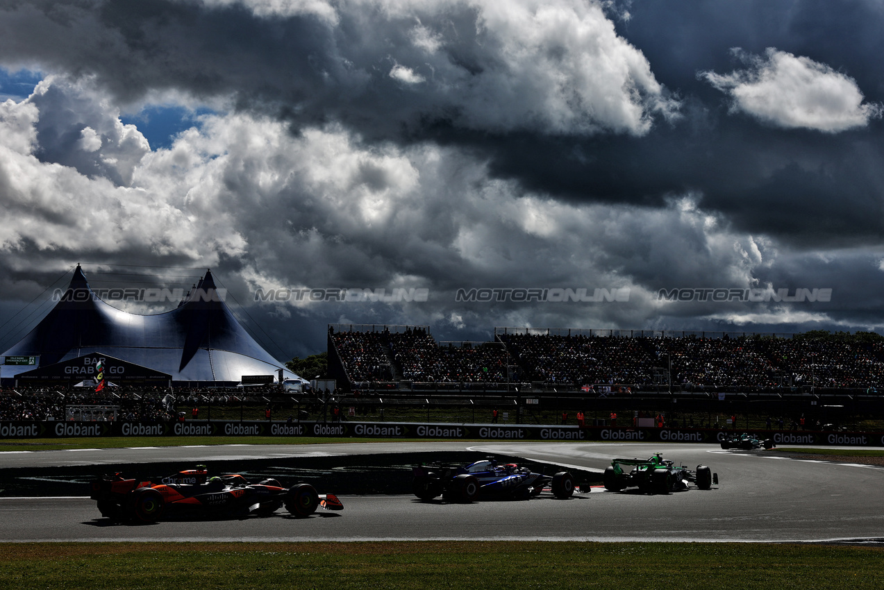GP GRAN BRETAGNA, Lando Norris (GBR) McLaren MCL38.

06.07.2024. Formula 1 World Championship, Rd 12, British Grand Prix, Silverstone, England, Qualifiche Day.

- www.xpbimages.com, EMail: requests@xpbimages.com © Copyright: Charniaux / XPB Images