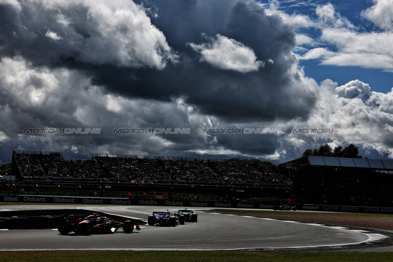 GP GRAN BRETAGNA, Lando Norris (GBR) McLaren MCL38.

06.07.2024. Formula 1 World Championship, Rd 12, British Grand Prix, Silverstone, England, Qualifiche Day.

- www.xpbimages.com, EMail: requests@xpbimages.com © Copyright: Charniaux / XPB Images