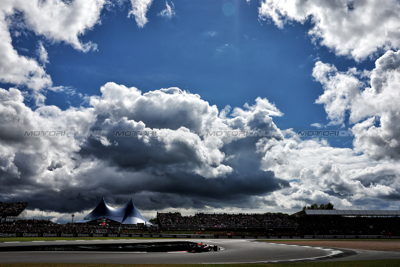 GP GRAN BRETAGNA, Max Verstappen (NLD) Red Bull Racing RB20.

06.07.2024. Formula 1 World Championship, Rd 12, British Grand Prix, Silverstone, England, Qualifiche Day.

- www.xpbimages.com, EMail: requests@xpbimages.com © Copyright: Charniaux / XPB Images