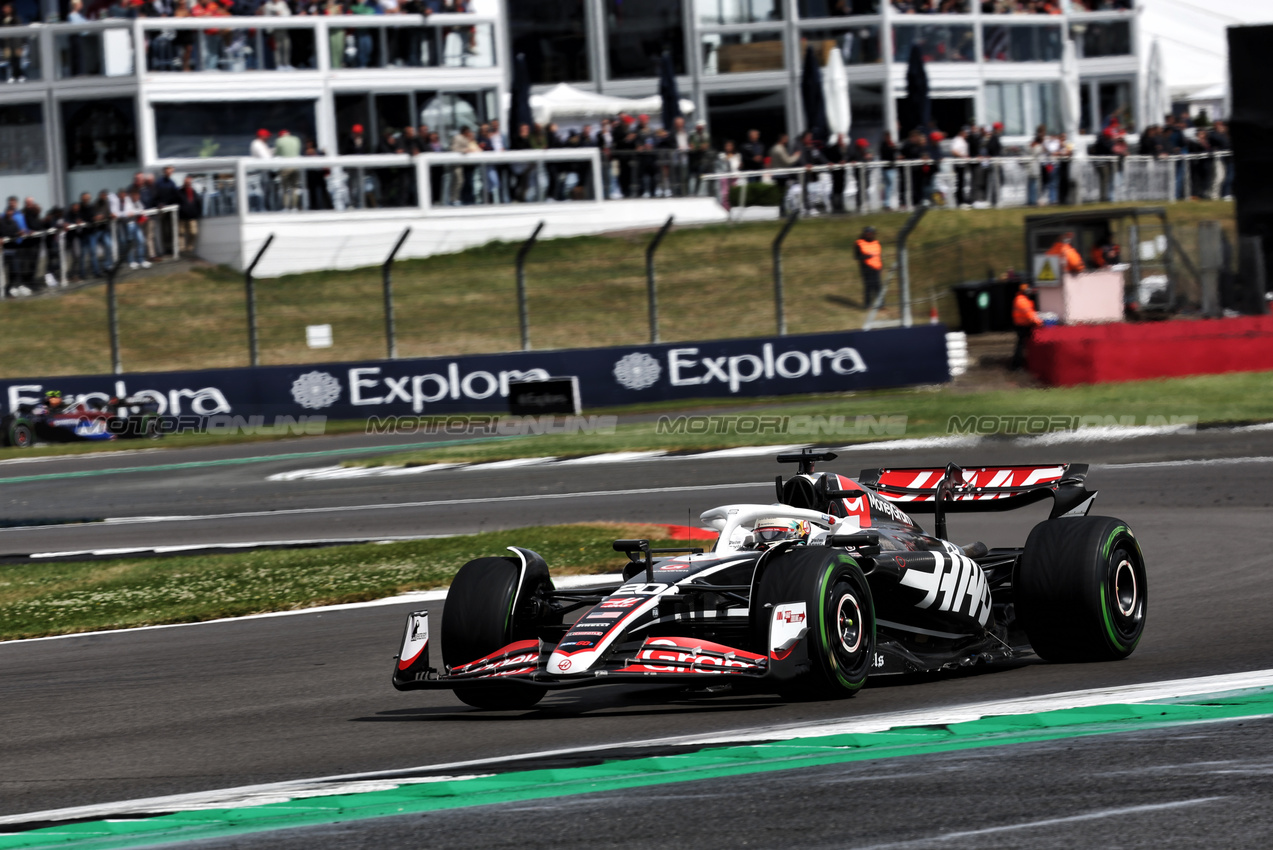 GP GRAN BRETAGNA, Kevin Magnussen (DEN) Haas VF-24.

06.07.2024. Formula 1 World Championship, Rd 12, British Grand Prix, Silverstone, England, Qualifiche Day.

- www.xpbimages.com, EMail: requests@xpbimages.com © Copyright: Bearne / XPB Images
