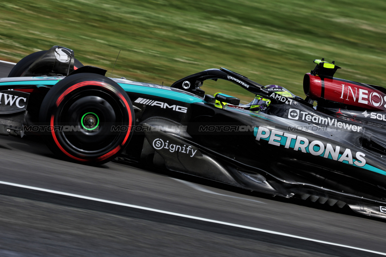 GP GRAN BRETAGNA, Lewis Hamilton (GBR) Mercedes AMG F1 W15.

06.07.2024. Formula 1 World Championship, Rd 12, British Grand Prix, Silverstone, England, Qualifiche Day.

- www.xpbimages.com, EMail: requests@xpbimages.com © Copyright: Bearne / XPB Images