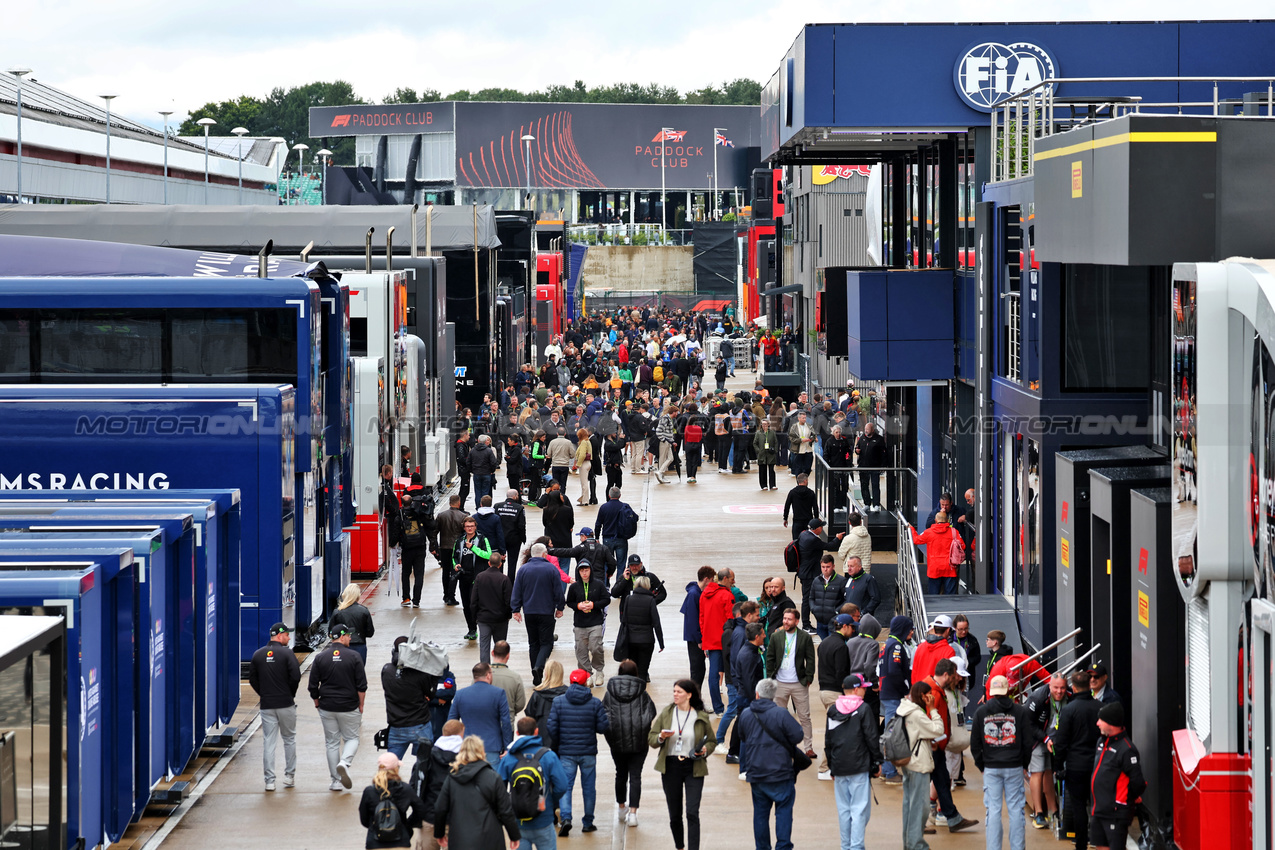 GP GRAN BRETAGNA, Paddock Atmosfera.

06.07.2024. Formula 1 World Championship, Rd 12, British Grand Prix, Silverstone, England, Qualifiche Day.

- www.xpbimages.com, EMail: requests@xpbimages.com © Copyright: Moy / XPB Images