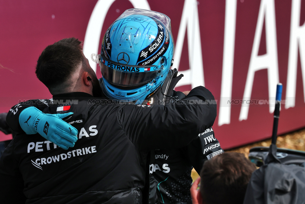 GP GRAN BRETAGNA, George Russell (GBR) Mercedes AMG F1 celebrates his pole position in qualifying parc ferme.

06.07.2024. Formula 1 World Championship, Rd 12, British Grand Prix, Silverstone, England, Qualifiche Day.

- www.xpbimages.com, EMail: requests@xpbimages.com © Copyright: Moy / XPB Images