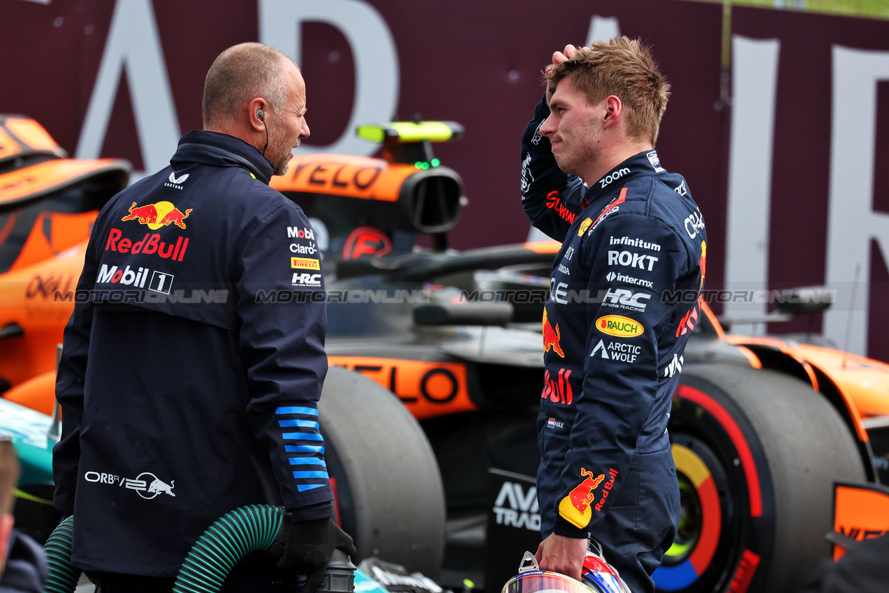GP GRAN BRETAGNA, Max Verstappen (NLD) Red Bull Racing in qualifying parc ferme.

06.07.2024. Formula 1 World Championship, Rd 12, British Grand Prix, Silverstone, England, Qualifiche Day.

- www.xpbimages.com, EMail: requests@xpbimages.com © Copyright: Moy / XPB Images