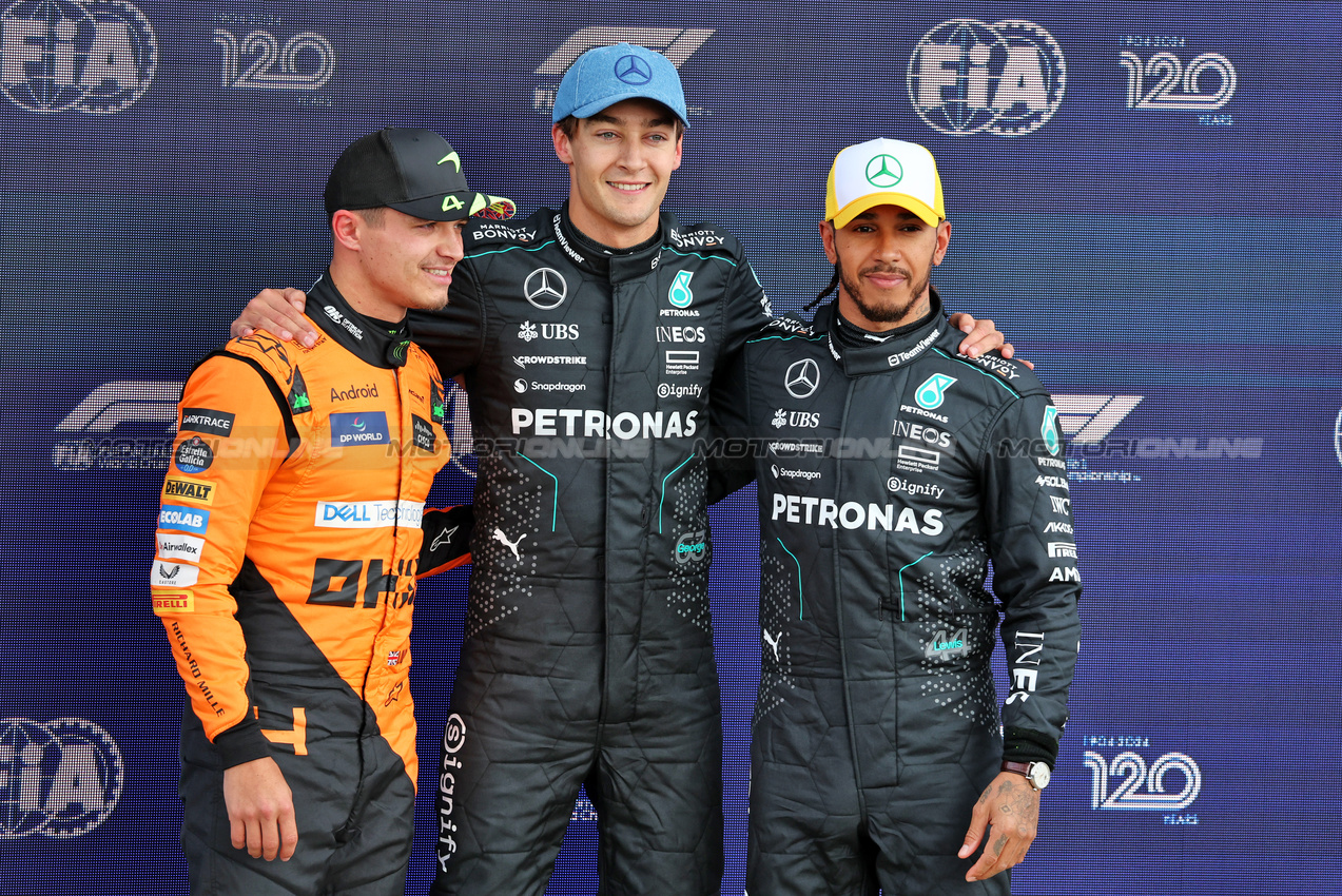 GP GRAN BRETAGNA, Qualifiche top three in parc ferme, Lando Norris (GBR) McLaren, third; George Russell (GBR) Mercedes AMG F1, pole position; Lewis Hamilton (GBR) Mercedes AMG F1, second.

06.07.2024. Formula 1 World Championship, Rd 12, British Grand Prix, Silverstone, England, Qualifiche Day.

- www.xpbimages.com, EMail: requests@xpbimages.com © Copyright: Moy / XPB Images