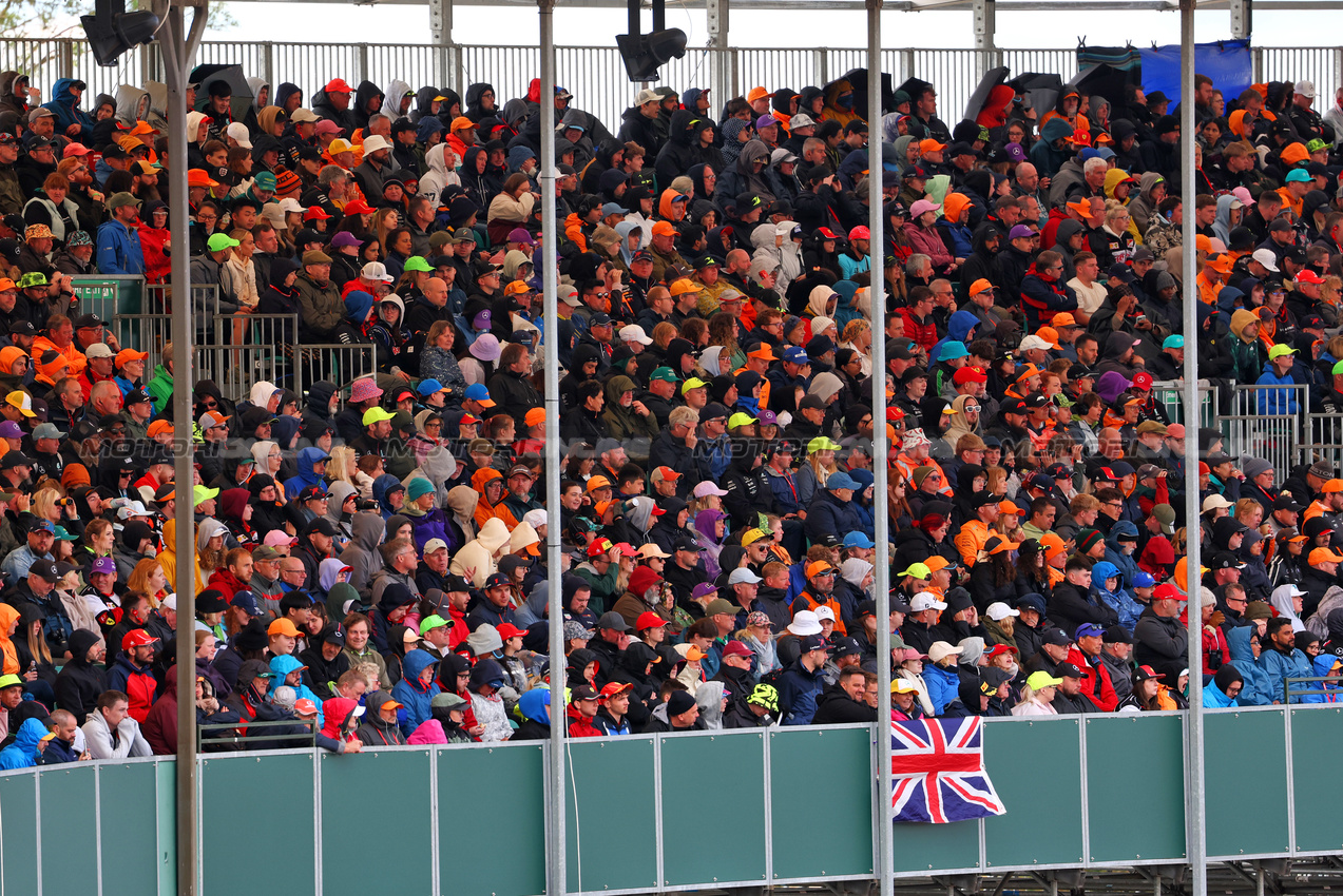 GP GRAN BRETAGNA, Circuit Atmosfera - fans in the grandstand.

06.07.2024. Formula 1 World Championship, Rd 12, British Grand Prix, Silverstone, England, Qualifiche Day.

 - www.xpbimages.com, EMail: requests@xpbimages.com © Copyright: Coates / XPB Images
