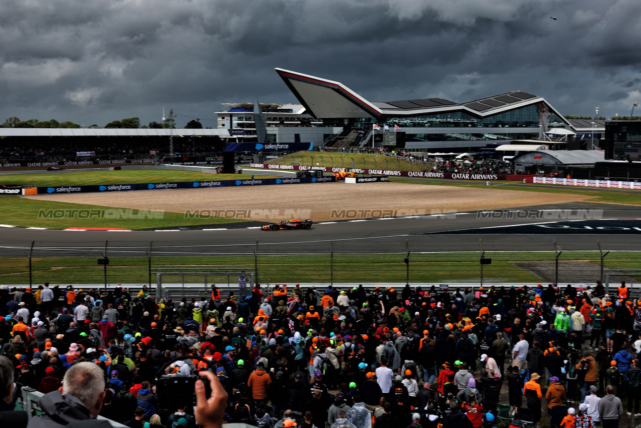 GP GRAN BRETAGNA, Sergio Perez (MEX) Red Bull Racing RB20.

06.07.2024. Formula 1 World Championship, Rd 12, British Grand Prix, Silverstone, England, Qualifiche Day.

 - www.xpbimages.com, EMail: requests@xpbimages.com © Copyright: Coates / XPB Images