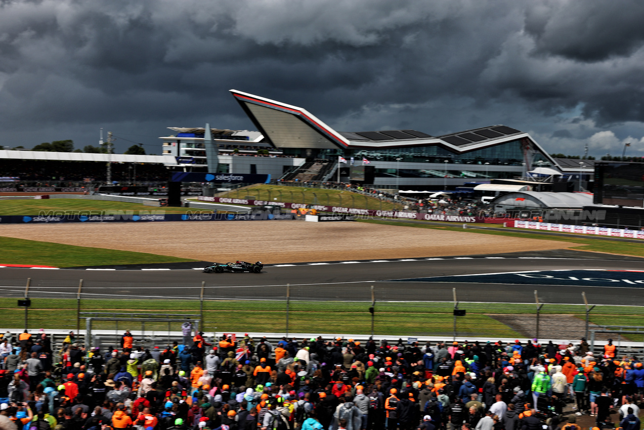 GP GRAN BRETAGNA, Lewis Hamilton (GBR) Mercedes AMG F1 W15.

06.07.2024. Formula 1 World Championship, Rd 12, British Grand Prix, Silverstone, England, Qualifiche Day.

 - www.xpbimages.com, EMail: requests@xpbimages.com © Copyright: Coates / XPB Images