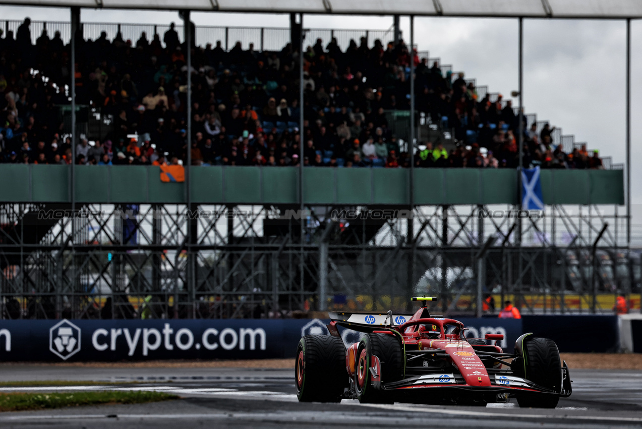 GP GRAN BRETAGNA, Carlos Sainz Jr (ESP) Ferrari SF-24.

06.07.2024. Formula 1 World Championship, Rd 12, British Grand Prix, Silverstone, England, Qualifiche Day.

 - www.xpbimages.com, EMail: requests@xpbimages.com © Copyright: Coates / XPB Images