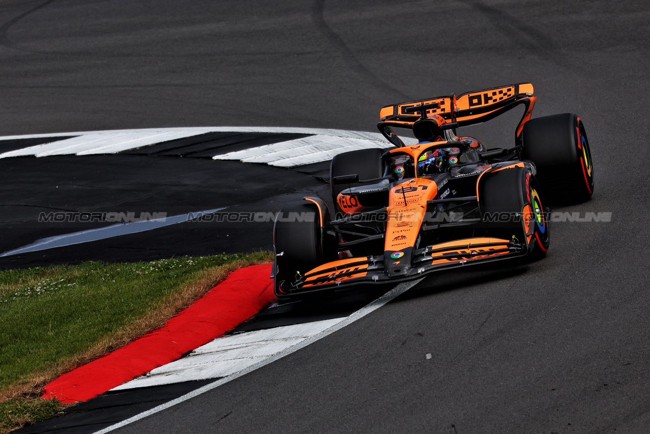 GP GRAN BRETAGNA, Oscar Piastri (AUS) McLaren MCL38.

06.07.2024. Formula 1 World Championship, Rd 12, British Grand Prix, Silverstone, England, Qualifiche Day.

 - www.xpbimages.com, EMail: requests@xpbimages.com © Copyright: Coates / XPB Images