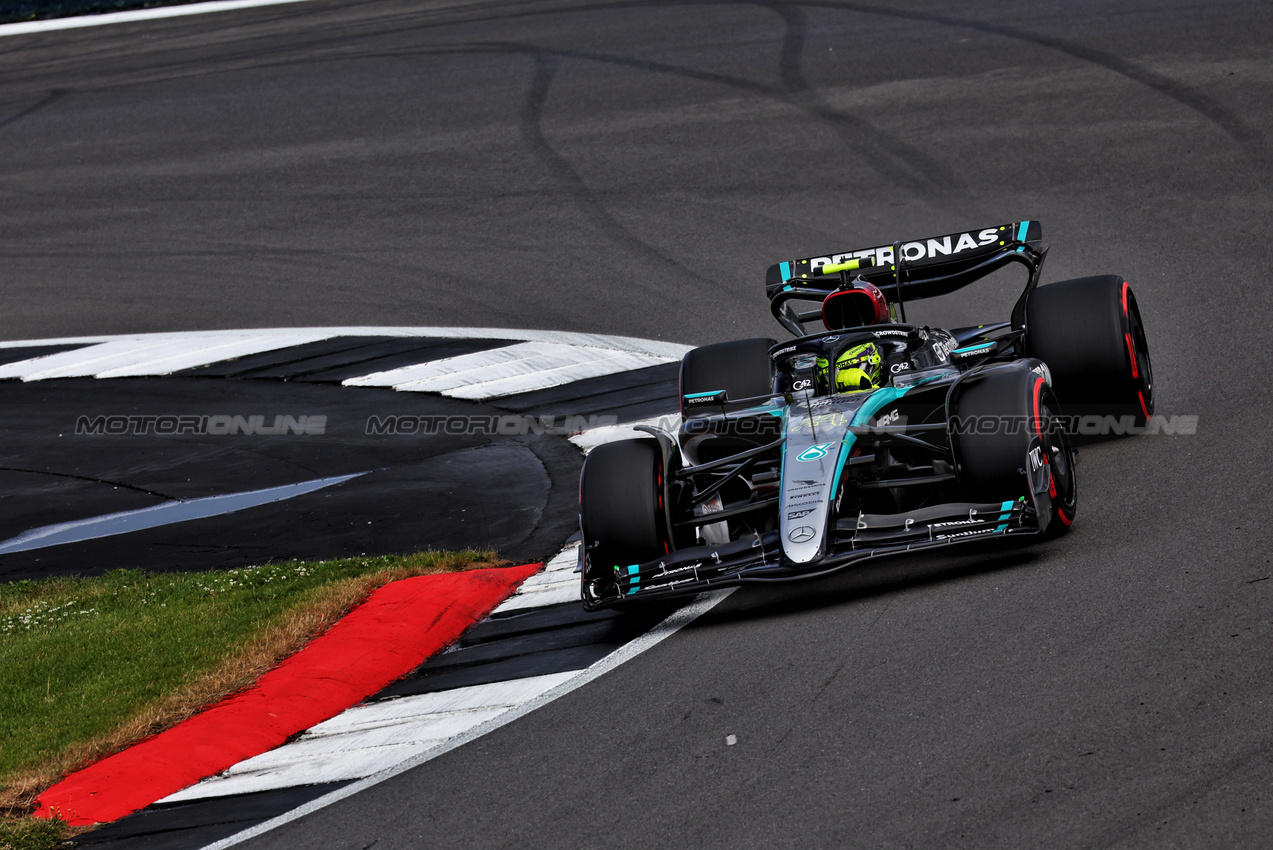 GP GRAN BRETAGNA, Lewis Hamilton (GBR) Mercedes AMG F1 W15.

06.07.2024. Formula 1 World Championship, Rd 12, British Grand Prix, Silverstone, England, Qualifiche Day.

 - www.xpbimages.com, EMail: requests@xpbimages.com © Copyright: Coates / XPB Images