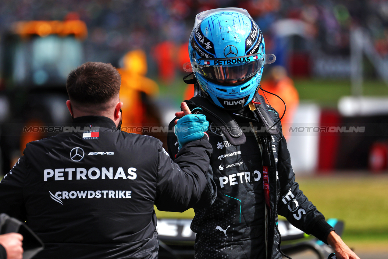 GP GRAN BRETAGNA, George Russell (GBR) Mercedes AMG F1 celebrates his pole position in qualifying parc ferme.

06.07.2024. Formula 1 World Championship, Rd 12, British Grand Prix, Silverstone, England, Qualifiche Day.

 - www.xpbimages.com, EMail: requests@xpbimages.com © Copyright: Coates / XPB Images