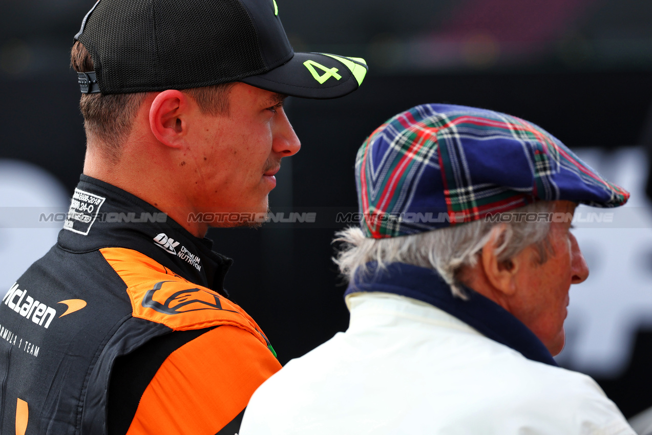 GP GRAN BRETAGNA, Lando Norris (GBR) McLaren with Jackie Stewart (GBR) in qualifying parc ferme.

06.07.2024. Formula 1 World Championship, Rd 12, British Grand Prix, Silverstone, England, Qualifiche Day.

 - www.xpbimages.com, EMail: requests@xpbimages.com © Copyright: Coates / XPB Images