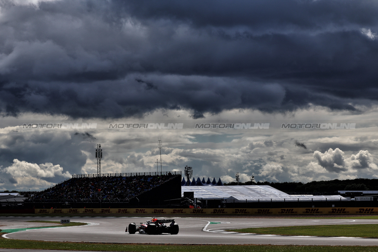 GP GRAN BRETAGNA, Max Verstappen (NLD) Red Bull Racing RB20.

06.07.2024. Formula 1 World Championship, Rd 12, British Grand Prix, Silverstone, England, Qualifiche Day.

- www.xpbimages.com, EMail: requests@xpbimages.com © Copyright: Rew / XPB Images