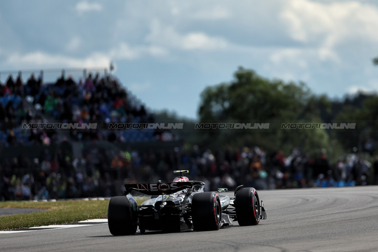 GP GRAN BRETAGNA, Lewis Hamilton (GBR) Mercedes AMG F1 W15.

06.07.2024. Formula 1 World Championship, Rd 12, British Grand Prix, Silverstone, England, Qualifiche Day.

- www.xpbimages.com, EMail: requests@xpbimages.com © Copyright: Rew / XPB Images