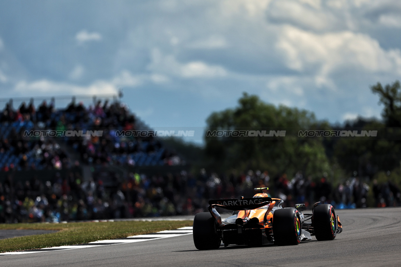 GP GRAN BRETAGNA, Lando Norris (GBR) McLaren MCL38.

06.07.2024. Formula 1 World Championship, Rd 12, British Grand Prix, Silverstone, England, Qualifiche Day.

- www.xpbimages.com, EMail: requests@xpbimages.com © Copyright: Rew / XPB Images