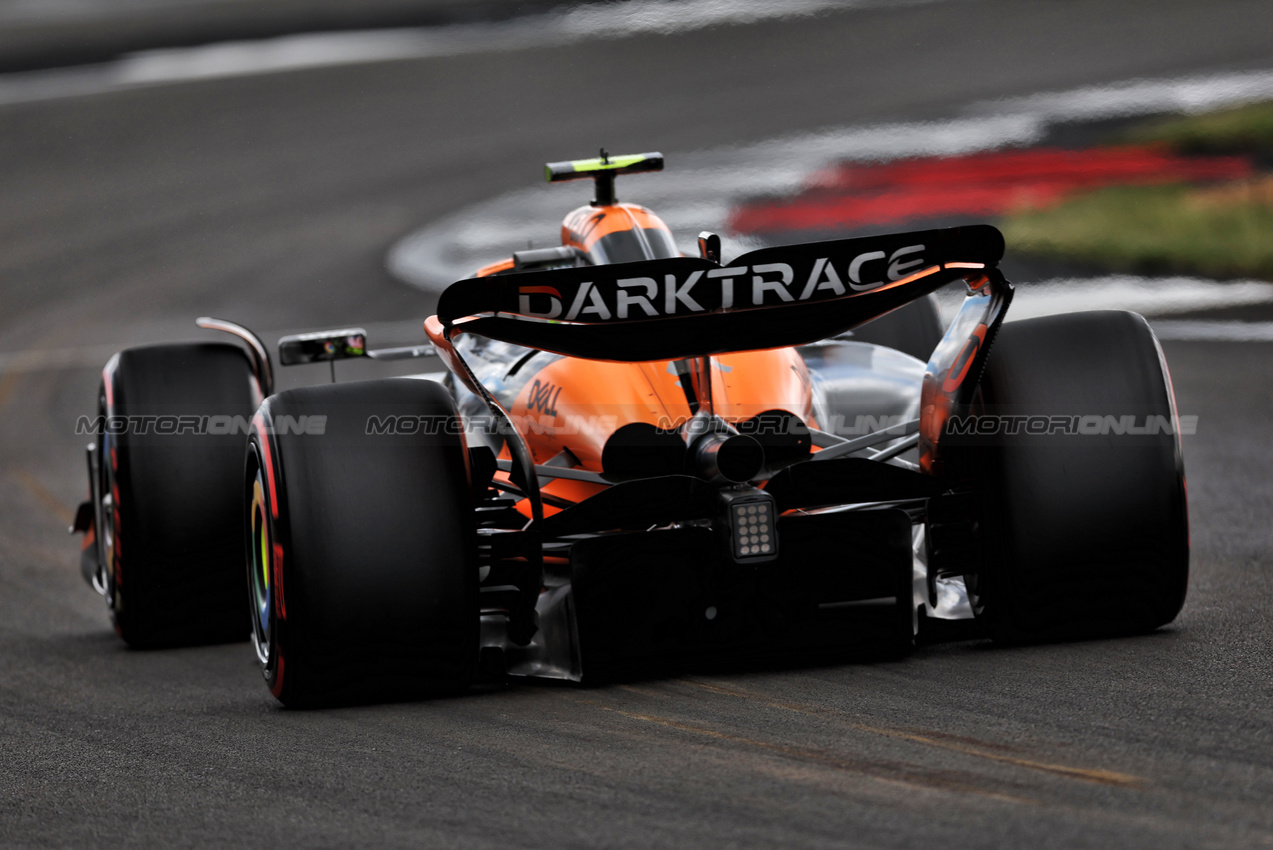 GP GRAN BRETAGNA, Lando Norris (GBR) McLaren MCL38.

06.07.2024. Formula 1 World Championship, Rd 12, British Grand Prix, Silverstone, England, Qualifiche Day.

- www.xpbimages.com, EMail: requests@xpbimages.com © Copyright: Rew / XPB Images