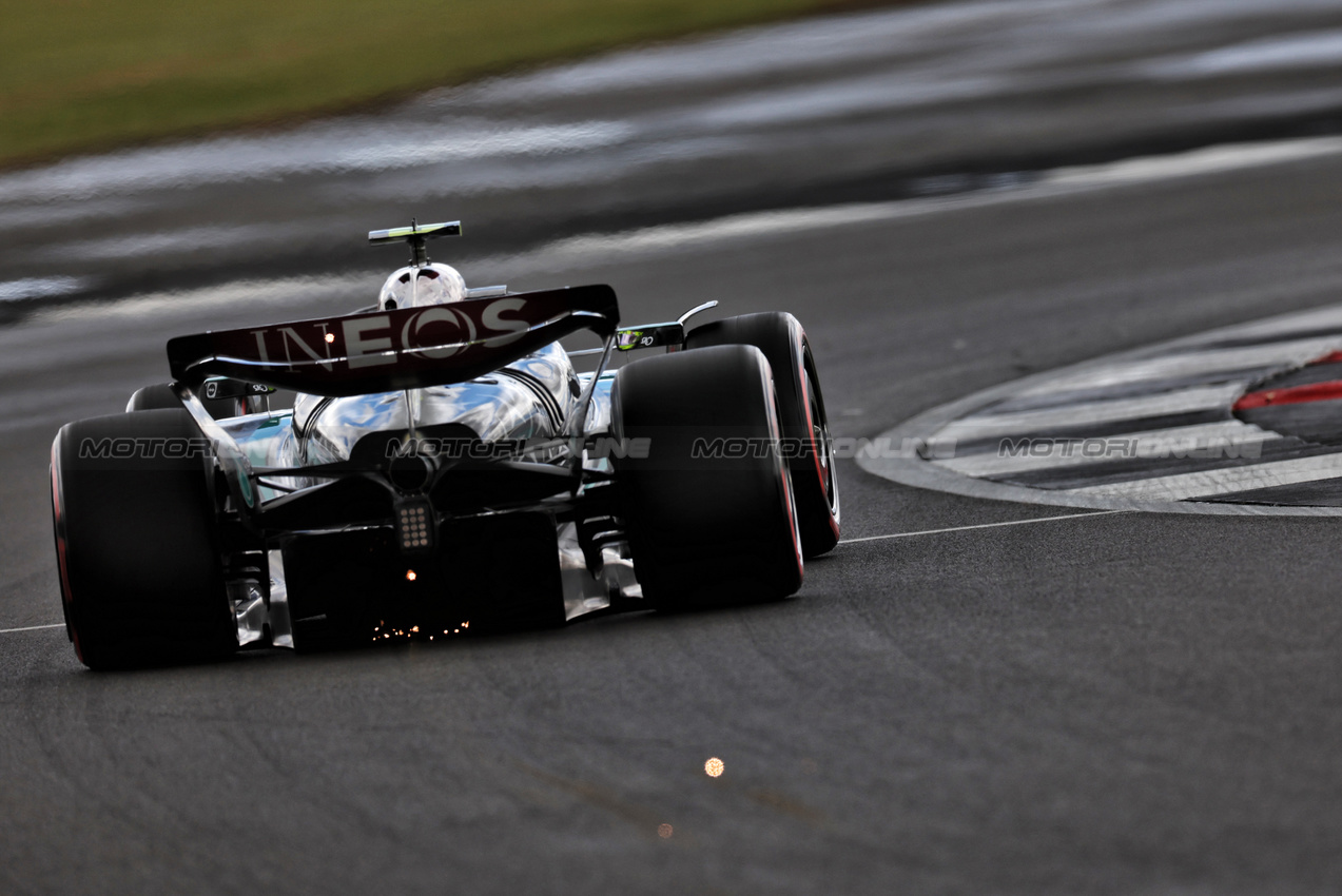 GP GRAN BRETAGNA, Lewis Hamilton (GBR) Mercedes AMG F1 W15.

06.07.2024. Formula 1 World Championship, Rd 12, British Grand Prix, Silverstone, England, Qualifiche Day.

- www.xpbimages.com, EMail: requests@xpbimages.com © Copyright: Rew / XPB Images