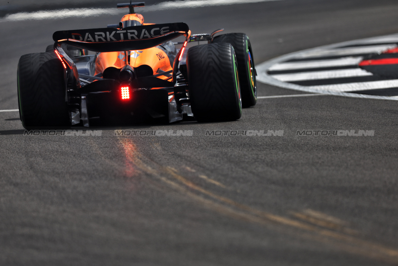 GP GRAN BRETAGNA, Oscar Piastri (AUS) McLaren MCL38.

06.07.2024. Formula 1 World Championship, Rd 12, British Grand Prix, Silverstone, England, Qualifiche Day.

- www.xpbimages.com, EMail: requests@xpbimages.com © Copyright: Rew / XPB Images