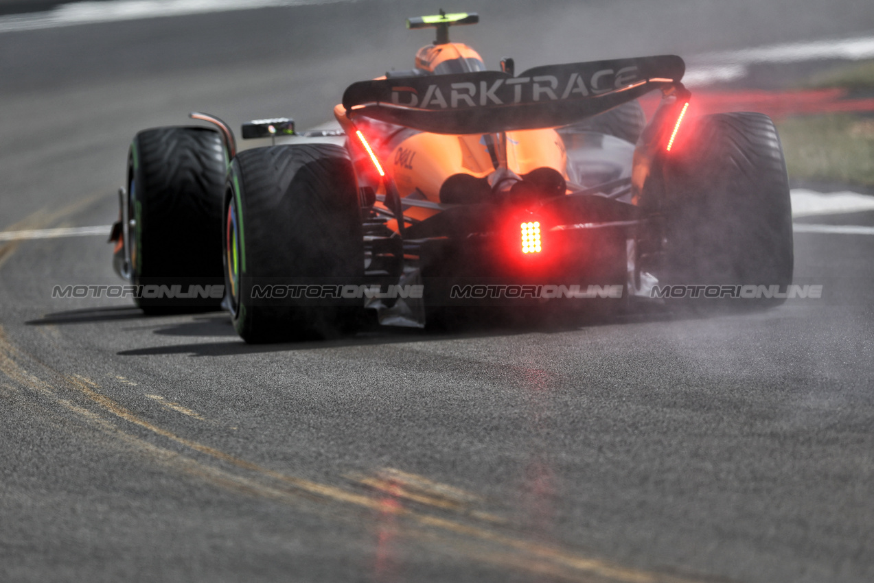 GP GRAN BRETAGNA, Lando Norris (GBR) McLaren MCL38.

06.07.2024. Formula 1 World Championship, Rd 12, British Grand Prix, Silverstone, England, Qualifiche Day.

- www.xpbimages.com, EMail: requests@xpbimages.com © Copyright: Rew / XPB Images