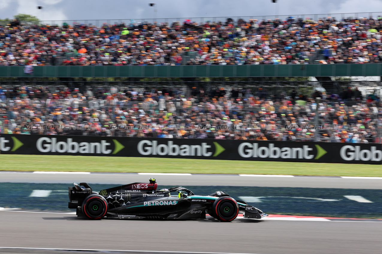 GP GRAN BRETAGNA, Lewis Hamilton (GBR) Mercedes AMG F1 W15.

06.07.2024. Formula 1 World Championship, Rd 12, British Grand Prix, Silverstone, England, Qualifiche Day.

 - www.xpbimages.com, EMail: requests@xpbimages.com © Copyright: Davenport / XPB Images