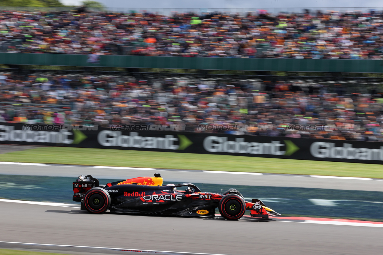 GP GRAN BRETAGNA, Max Verstappen (NLD) Red Bull Racing RB20.

06.07.2024. Formula 1 World Championship, Rd 12, British Grand Prix, Silverstone, England, Qualifiche Day.

 - www.xpbimages.com, EMail: requests@xpbimages.com © Copyright: Davenport / XPB Images