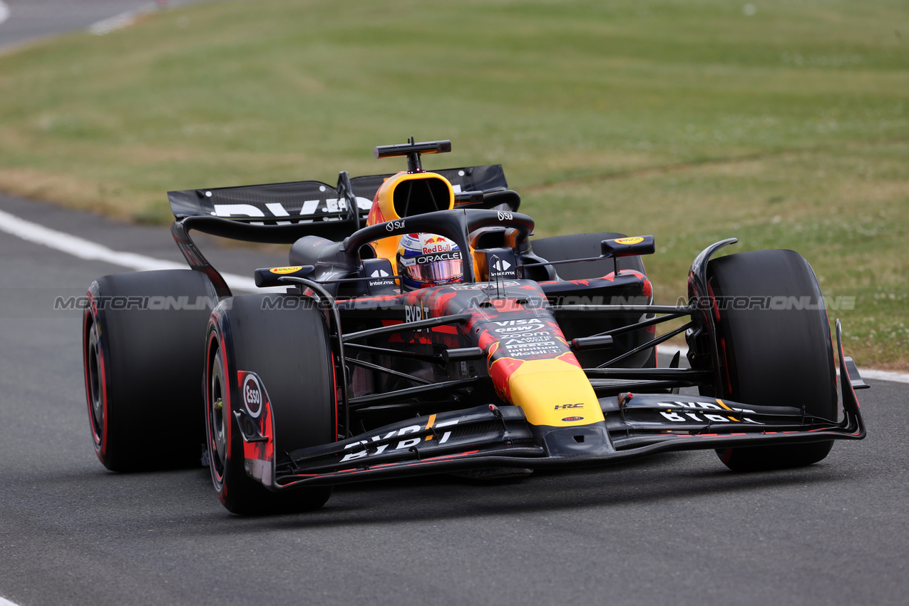 GP GRAN BRETAGNA, Max Verstappen (NLD) Red Bull Racing RB20.

06.07.2024. Formula 1 World Championship, Rd 12, British Grand Prix, Silverstone, England, Qualifiche Day.

 - www.xpbimages.com, EMail: requests@xpbimages.com © Copyright: Davenport / XPB Images