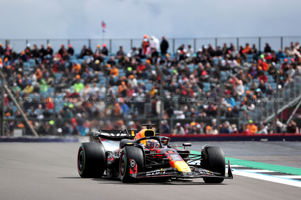 GP GRAN BRETAGNA, Max Verstappen (NLD) Red Bull Racing RB20.

06.07.2024. Formula 1 World Championship, Rd 12, British Grand Prix, Silverstone, England, Qualifiche Day.

 - www.xpbimages.com, EMail: requests@xpbimages.com © Copyright: Davenport / XPB Images