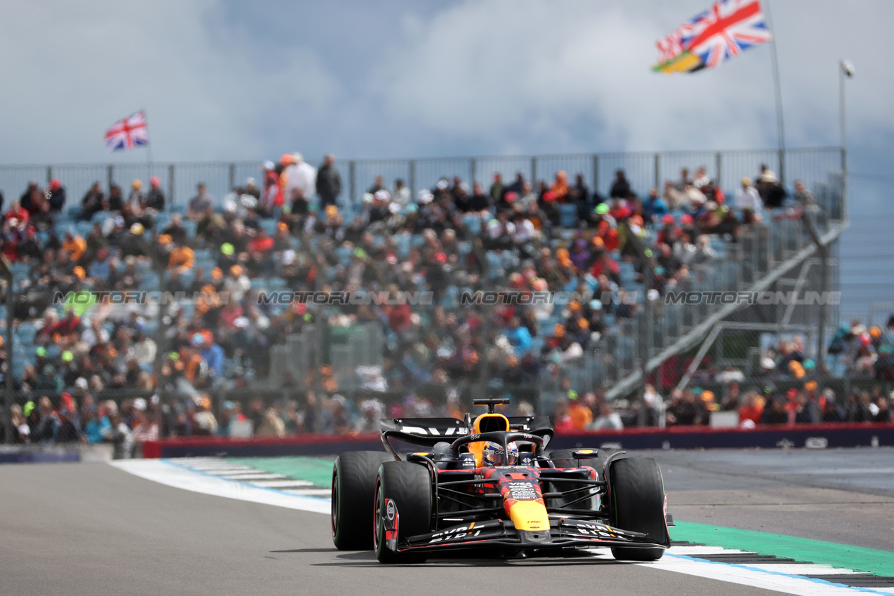 GP GRAN BRETAGNA, Max Verstappen (NLD) Red Bull Racing RB20.

06.07.2024. Formula 1 World Championship, Rd 12, British Grand Prix, Silverstone, England, Qualifiche Day.

 - www.xpbimages.com, EMail: requests@xpbimages.com © Copyright: Davenport / XPB Images