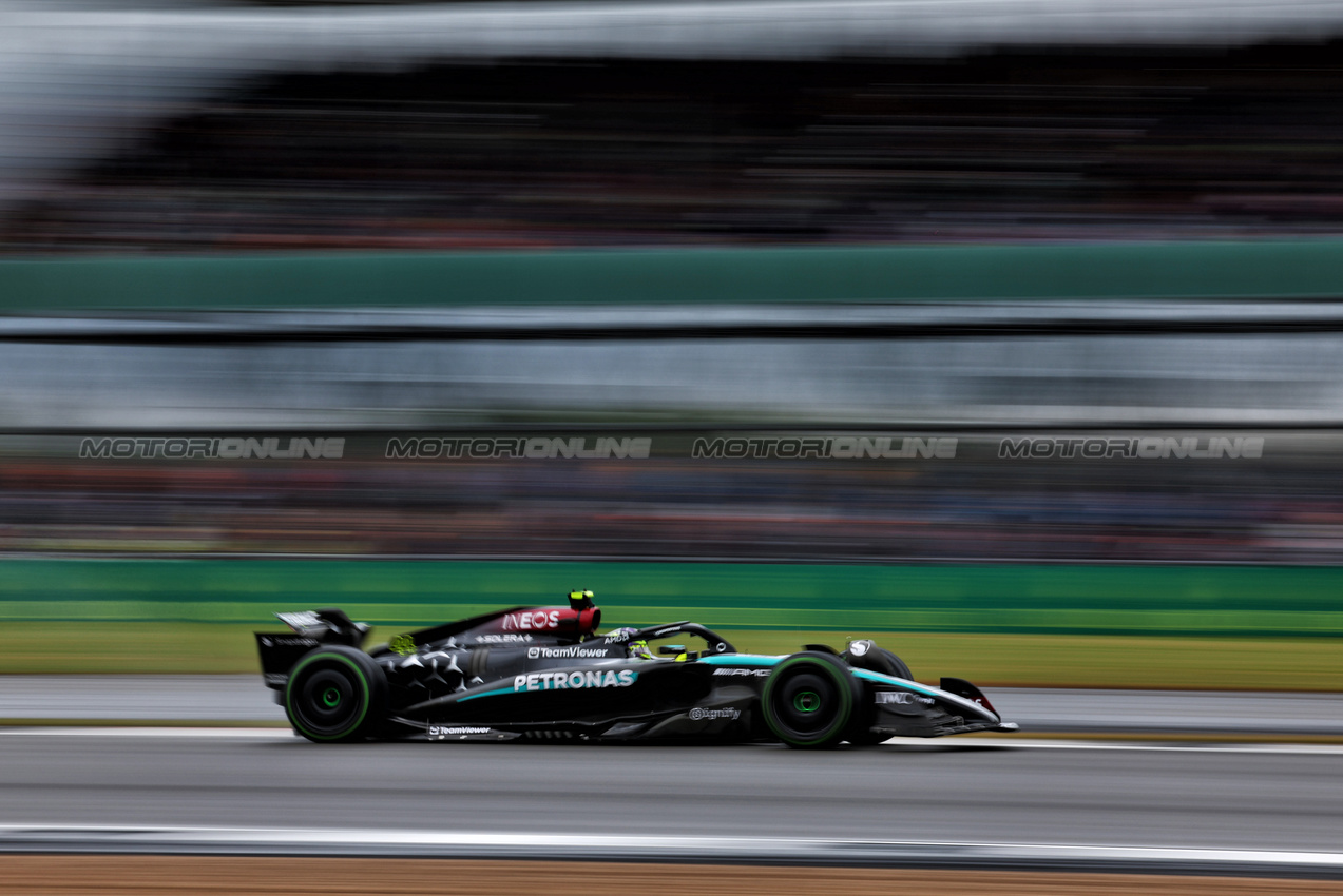 GP GRAN BRETAGNA, Lewis Hamilton (GBR) Mercedes AMG F1 W15.

06.07.2024. Formula 1 World Championship, Rd 12, British Grand Prix, Silverstone, England, Qualifiche Day.

 - www.xpbimages.com, EMail: requests@xpbimages.com © Copyright: Coates / XPB Images