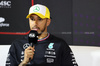 GP GRAN BRETAGNA, Lewis Hamilton (GBR) Mercedes AMG F1 in the post qualifying FIA Press Conference.

06.07.2024. Formula 1 World Championship, Rd 12, British Grand Prix, Silverstone, England, Qualifiche Day.

 - www.xpbimages.com, EMail: requests@xpbimages.com © Copyright: Davenport / XPB Images