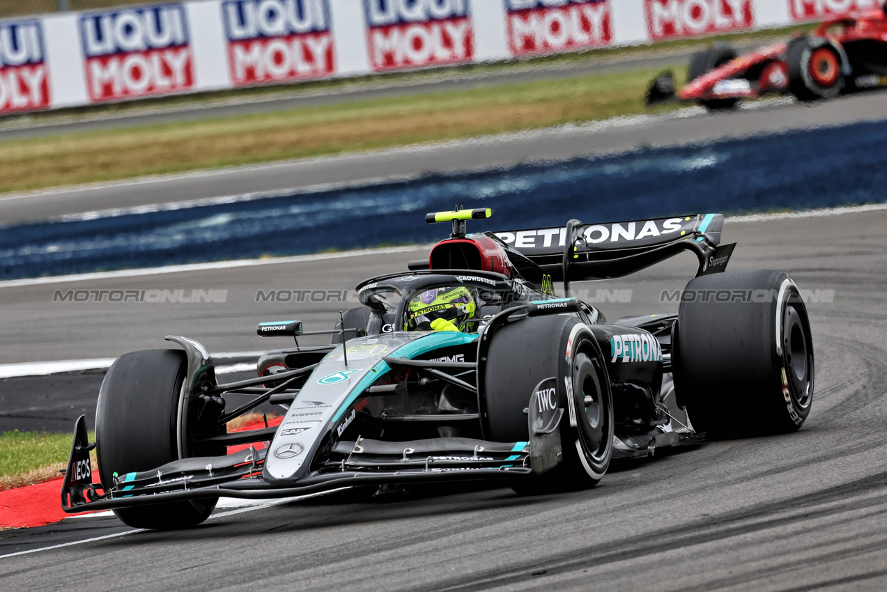 GP GRAN BRETAGNA, Lewis Hamilton (GBR) Mercedes AMG F1 W15.

05.07.2024. Formula 1 World Championship, Rd 12, British Grand Prix, Silverstone, England, Practice Day.

- www.xpbimages.com, EMail: requests@xpbimages.com © Copyright: Moy / XPB Images