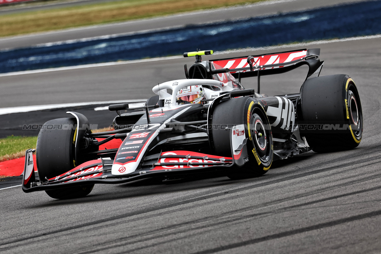 GP GRAN BRETAGNA, Nico Hulkenberg (GER) Haas VF-24.

05.07.2024. Formula 1 World Championship, Rd 12, British Grand Prix, Silverstone, England, Practice Day.

- www.xpbimages.com, EMail: requests@xpbimages.com © Copyright: Moy / XPB Images
