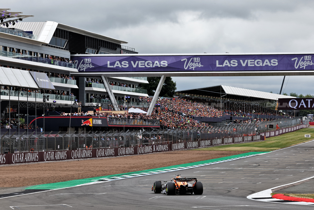 GP GRAN BRETAGNA, Oscar Piastri (AUS) McLaren MCL38.

05.07.2024. Formula 1 World Championship, Rd 12, British Grand Prix, Silverstone, England, Practice Day.

- www.xpbimages.com, EMail: requests@xpbimages.com © Copyright: Moy / XPB Images