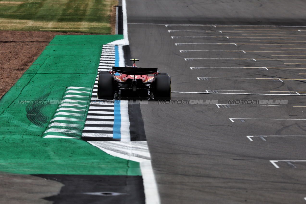 GP GRAN BRETAGNA, Carlos Sainz Jr (ESP) Ferrari SF-24.

05.07.2024. Formula 1 World Championship, Rd 12, British Grand Prix, Silverstone, England, Practice Day.

- www.xpbimages.com, EMail: requests@xpbimages.com © Copyright: Moy / XPB Images
