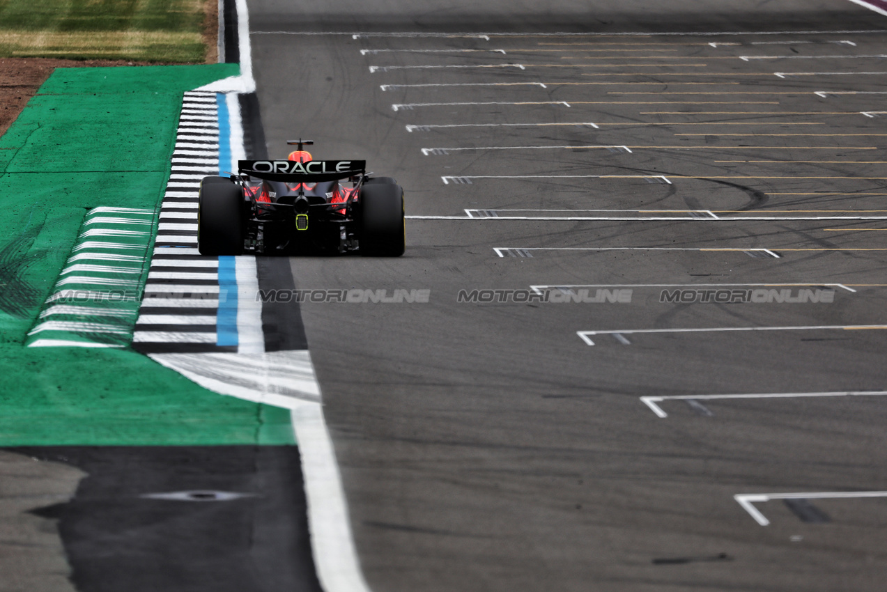 GP GRAN BRETAGNA, Max Verstappen (NLD) Red Bull Racing RB20.

05.07.2024. Formula 1 World Championship, Rd 12, British Grand Prix, Silverstone, England, Practice Day.

- www.xpbimages.com, EMail: requests@xpbimages.com © Copyright: Moy / XPB Images