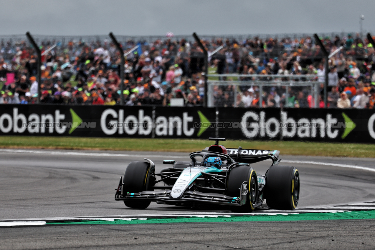 GP GRAN BRETAGNA, George Russell (GBR) Mercedes AMG F1 W15.

05.07.2024. Formula 1 World Championship, Rd 12, British Grand Prix, Silverstone, England, Practice Day.

- www.xpbimages.com, EMail: requests@xpbimages.com © Copyright: Moy / XPB Images