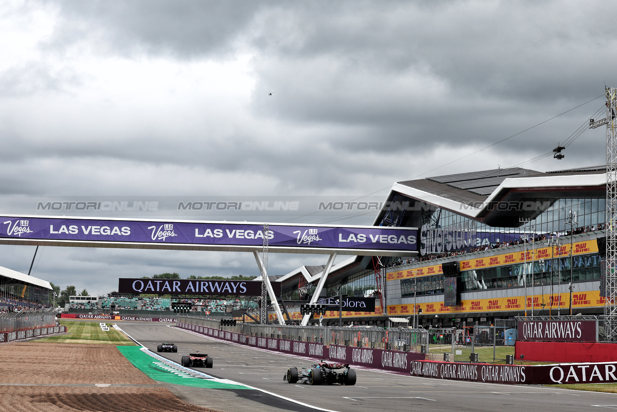 GP GRAN BRETAGNA, George Russell (GBR) Mercedes AMG F1 W15.

05.07.2024. Formula 1 World Championship, Rd 12, British Grand Prix, Silverstone, England, Practice Day.

- www.xpbimages.com, EMail: requests@xpbimages.com © Copyright: Moy / XPB Images