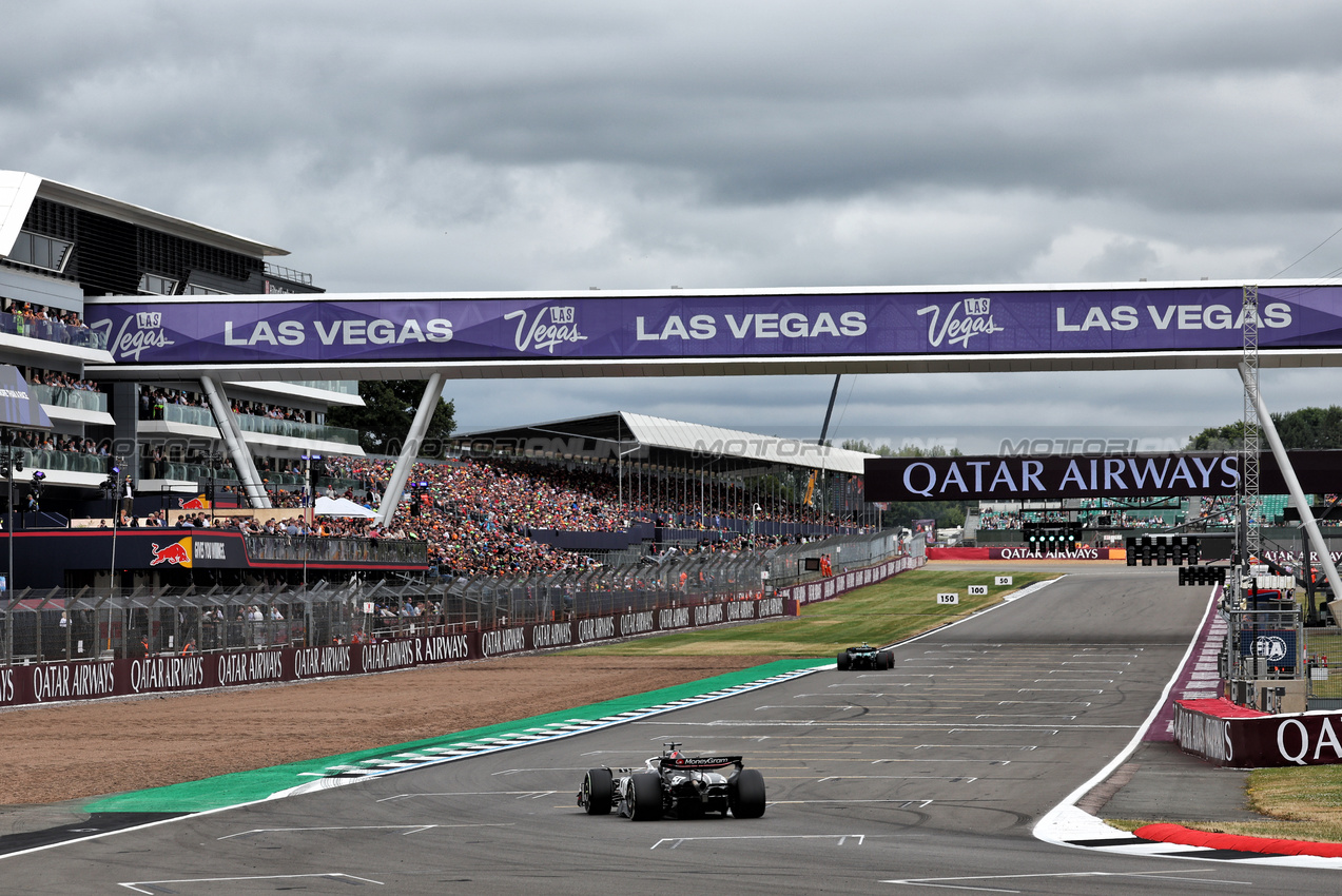 GP GRAN BRETAGNA, Oliver Bearman (GBR) Haas VF-24 Test Driver.

05.07.2024. Formula 1 World Championship, Rd 12, British Grand Prix, Silverstone, England, Practice Day.

- www.xpbimages.com, EMail: requests@xpbimages.com © Copyright: Moy / XPB Images