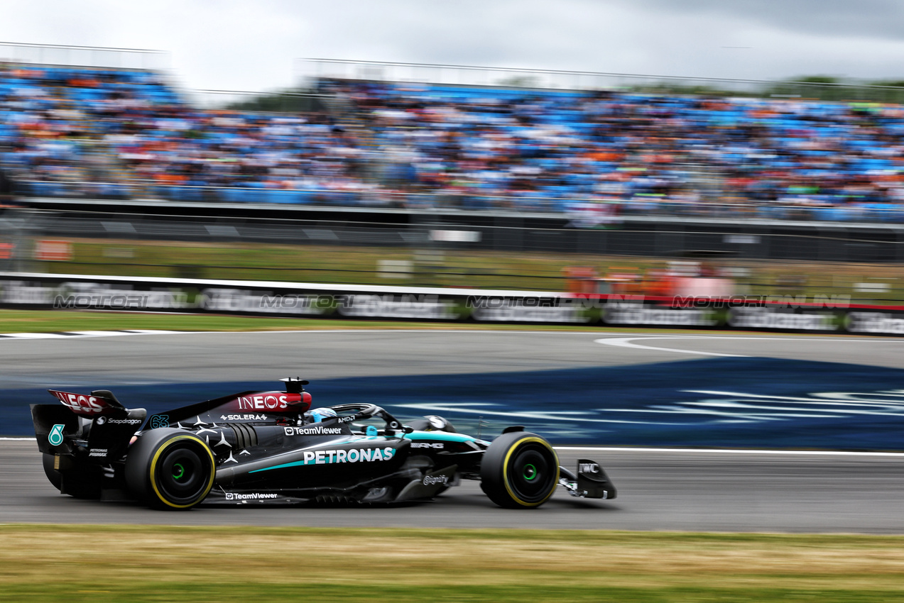 GP GRAN BRETAGNA, George Russell (GBR) Mercedes AMG F1 W15.

05.07.2024. Formula 1 World Championship, Rd 12, British Grand Prix, Silverstone, England, Practice Day.

- www.xpbimages.com, EMail: requests@xpbimages.com © Copyright: Charniaux / XPB Images